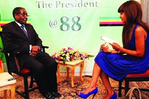 mugabe_nomsa-nkala President Mugabe chats with The Sunday Mail Deputy Editor Nomsa Nkala at State House last Friday