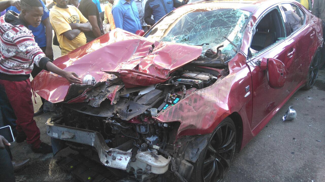 Stunner 's damaged Lexus