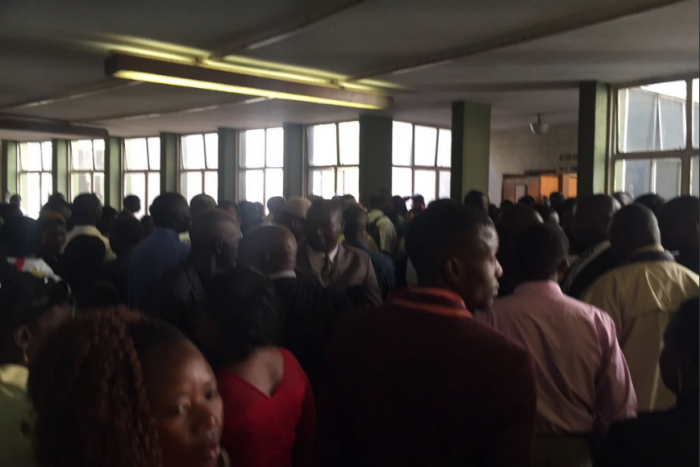 Huge crowds waiting for the Magistrate to rule on Douglas Mahiya bail application. (Picture by Wellington Mahohoma via Twitter)