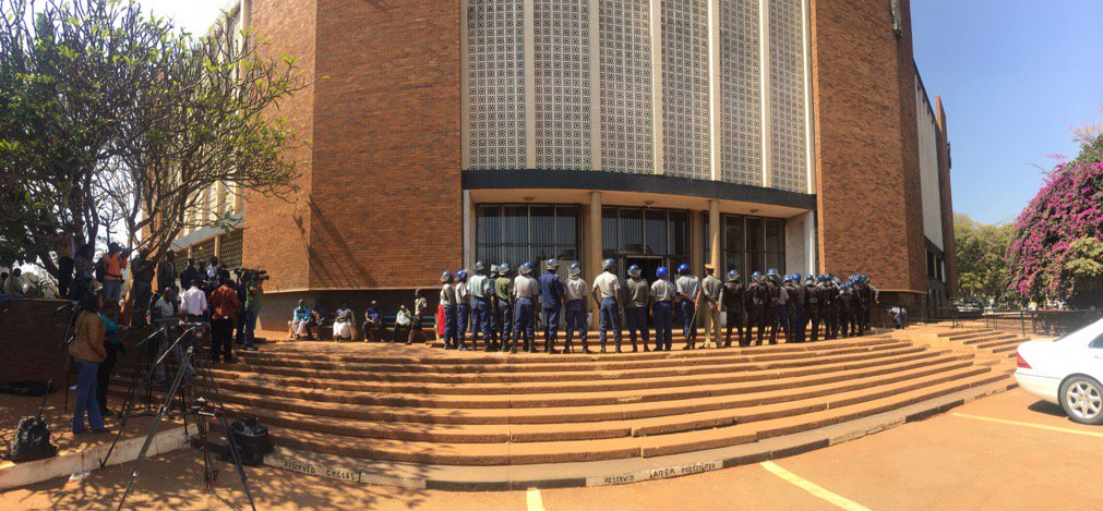 More reinforcements at entrance to court at war vet Mahiya bail ruling (Picture by George Msumba via Twitter)