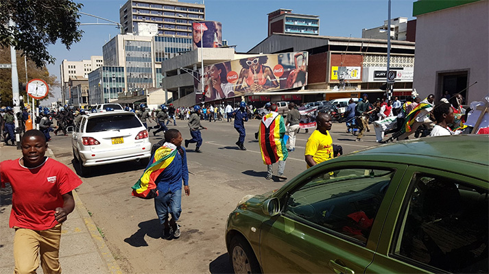 Police seen here attacking protestors in Harare (Pictures by Tapiwa G ‏@TPGandiya on Twitter)