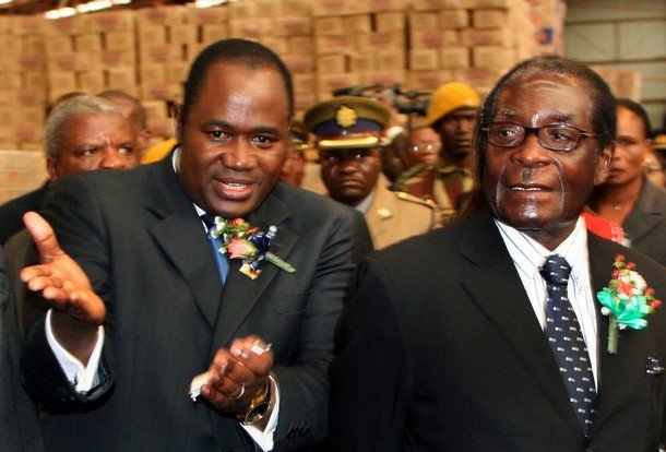 ZIMBABWE-POLITICS-ECONOMY-MUGABE-GONO Zimbabwean president Robert Mugabe (R) and Zimbabwe's Central Bank Governor Gideon Gono tour a goods warehouse during its opening ceremony in Harare on July 16, 2008. AFP PHOTO / AARON UFUMELI