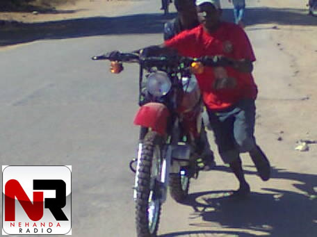 In these pictures captured by Nehanda Radio Citizen Reporters, MDC-T youths can be seen pushing the motorbikes back to their offices. The remaining bikes were loaded onto an Isuzu truck.