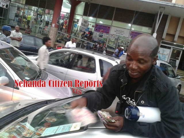 Sabhuku Vharazipi involved in accident but makes time for the fans while waiting for the police