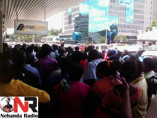 Queues outside MetBank in Bulawayo this week (Picture by Citizen Reporter)