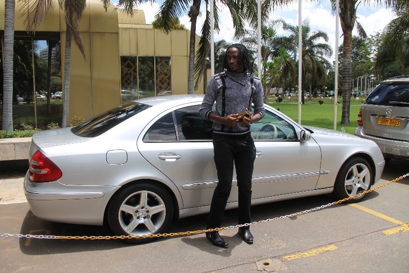 Handei Ku Gochi Gochi: Jah Prayzah with his Mercedes