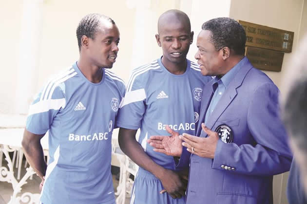 BOYS IN BLUE . . . Dynamos patron, Webster Shamu (right), chats with midfielder Tawanda Muparati (left) and striker Clive Kawinga, who are wearing the club’s new home Adidas kit, at a function in Harare yesterday where the kit was launched