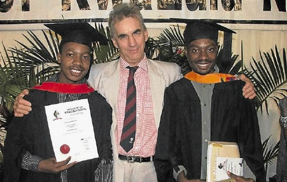 Psychology Maziwisa (left) with the late English cricketer Peter Roebuck in South Africa