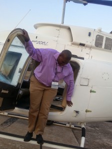 Journalist Elias Mambo getting off a helicopter