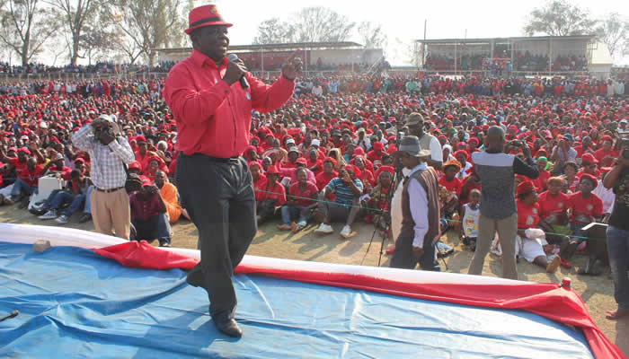 Tsvangirai addressing supporters in Masvingo