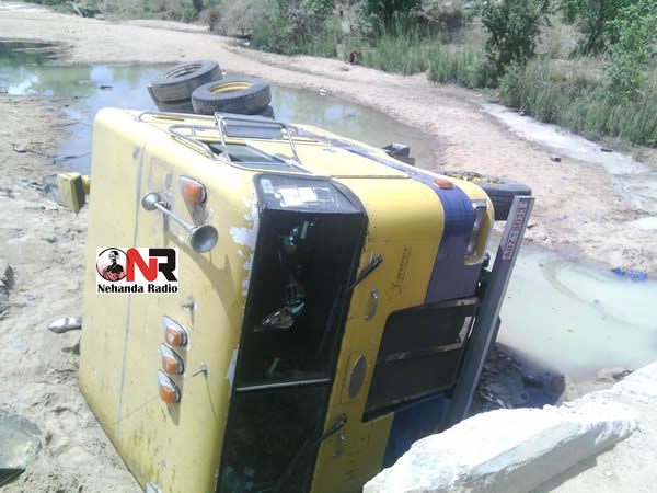 Accident along Chivake River Bridge near Murehwa (Picture by Nehanda Citizen Reporter)