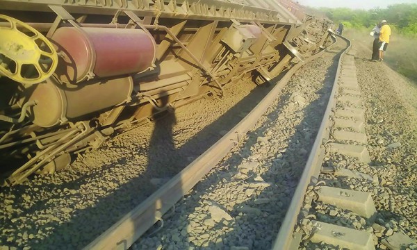 Goods train derails near Victoria Falls