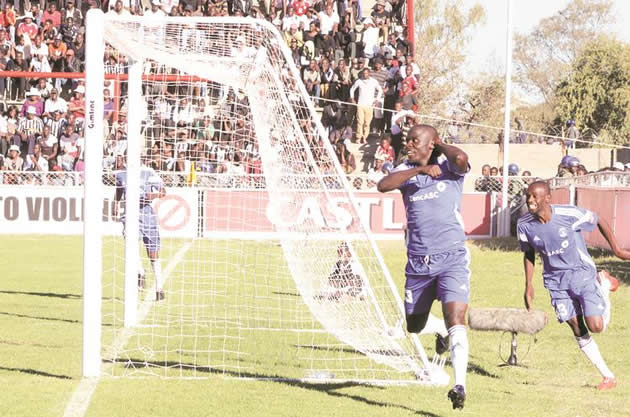 Dynamos striker Takesure Chinyama celebrates
