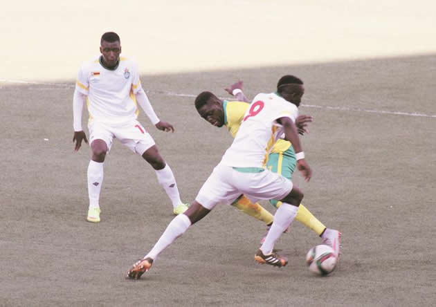 SWEEPING CLEAN . . . Thomas Chideu (right) works his way past South Africa’s Siyabonga Zulu while his teammate Walter Musona (left) monitors the situation during yesterday’s match at Rufaro. — (Picture by John Manzongo)