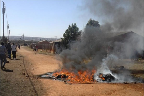 Snake pastor tent on fire ' the EFF members say the pastor will not be allowed to erect a church again. (Picture by @ANN7tv)