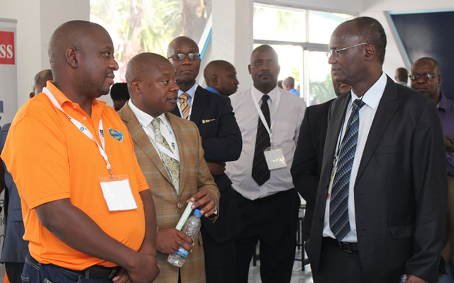 File Picture: Zimpapers CEO Pikirayi Deketeke (second from left) stresses a point to the then Minister of Information, Media and Broadcasting Services Professor Jonathan Moyo