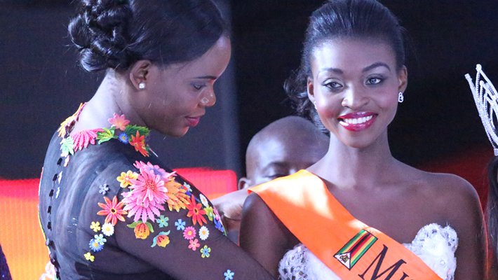 Emily Kachote being crowned by the Miss Zimbabwe Trust chair Mary Chiwenga