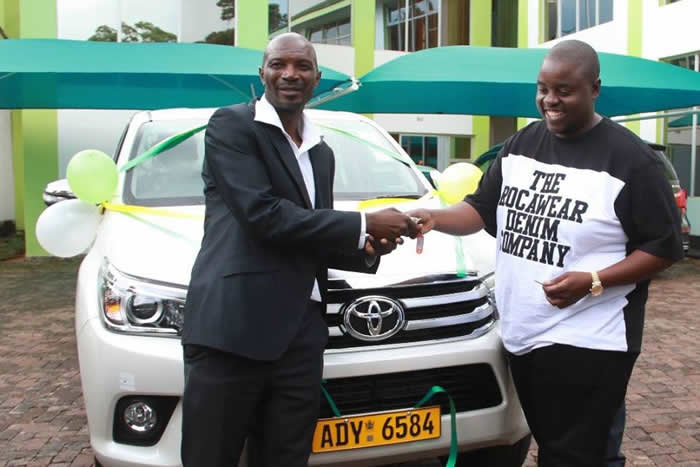 Then Zimbabwe Warriors coach Callisto Pasuwa receiving his car from Wicknell Chivayo in August 2016
