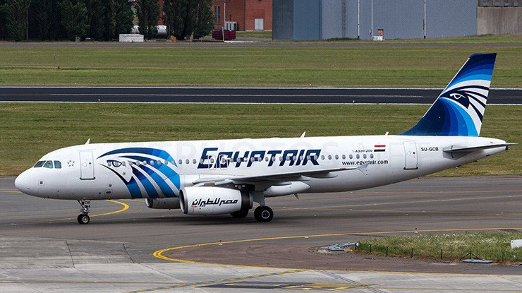 EgyptAir crash: Plane 'made sharp turns before plunge'