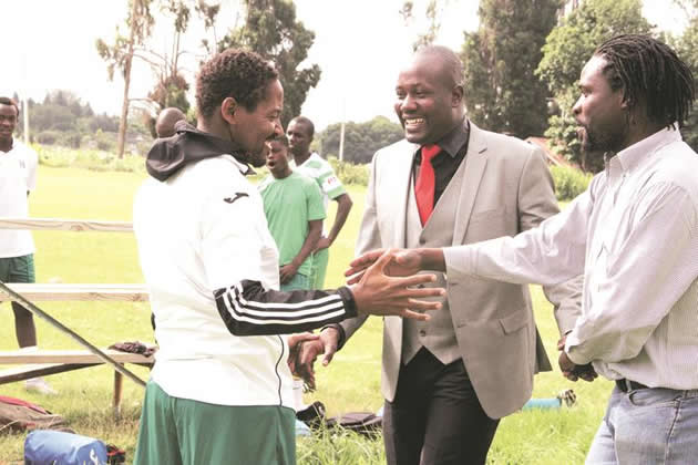 THE GREEN FAMILY . . . CAPS United president Farai Jere shares a jokke with former club captain Method Mwanjali