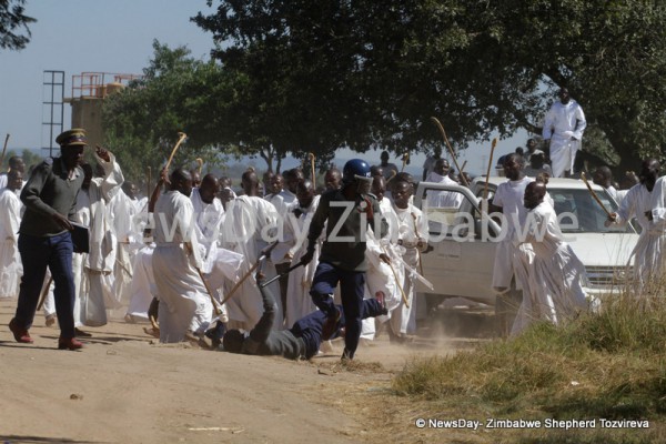 Flashback: Masowe members run riot, beat up anti-riot cops in 2014 (Picture by NewsDay)