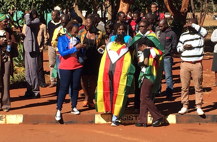 Supporters of Pastor Evan Mawarire flock to the Harare Magistrates Court (Picture by Hopewell Chin'ono)