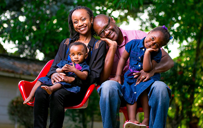 Pastor Evan Mawarire with his wife and kids zwnews.com