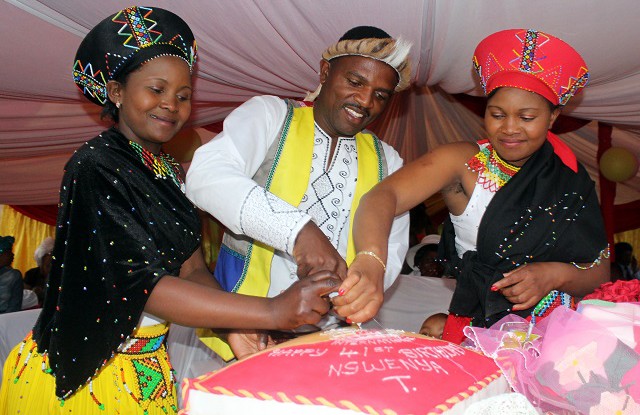 Popular Bulawayo Prophet Thabiso Ngwenya flexed his financial and social capital as he brought Pumula South and the rest of Bulawayo together on a Sunday to sing “happy birthday”.
