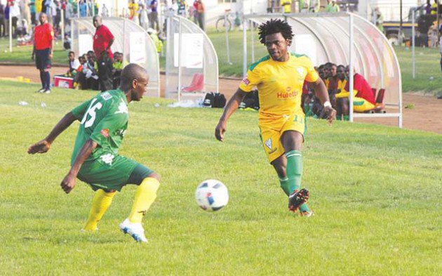 NO THROUGH ROAD . . . FC Platinum defender Gift Bello (left) tries to block Triangle’s Lameck Nhamo during yesterday’s match at Gibbo. — (Picture by Paul Mundandi)