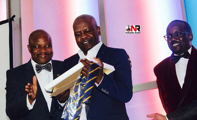 Ezra 'Tshisa' Sibanda (centre) receives a "Legends and Pioneer Award" for Services to Music and Arts at the Zimbabwe Achievers Awards UK in May 2017. Looking on is the ZAA founder and CEO Conrad Mwanza (right)
