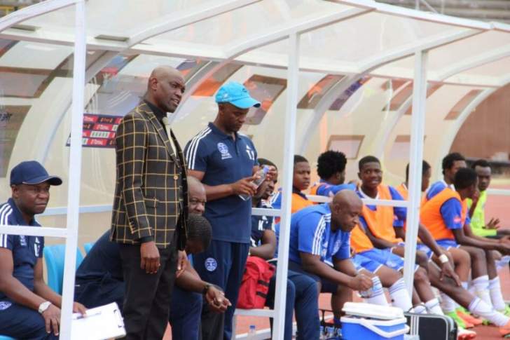 Lloyd Mutasa with the Dynamos technical team