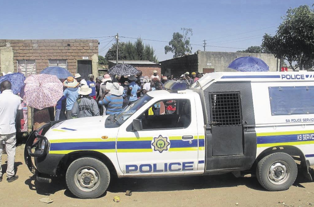 File picture of SA police attending to a scene in Morebeng Village outside Modjadjiskloof, in Limpopo (Photo by Paul Mukhufi - Daily Sun)