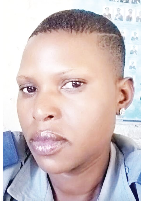 Francis Zimuto, a teacher at Dunusa Primary School hitchhiked all the way from Triangle to Masvingo to sleep over at his alleged lover Sakina Mutanha's place without knowing that the person inviting and sending him Whatsaap love messages was the husband who had snatched away his wife's phone.