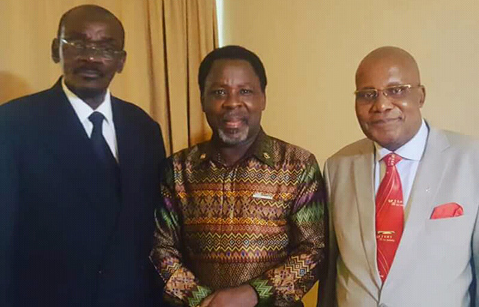 Nigerian Prophet TB Joshua (centre) meets Vice-President Kembo Mohadi and Minister of Scholarships Dr Christopher Mushohwe