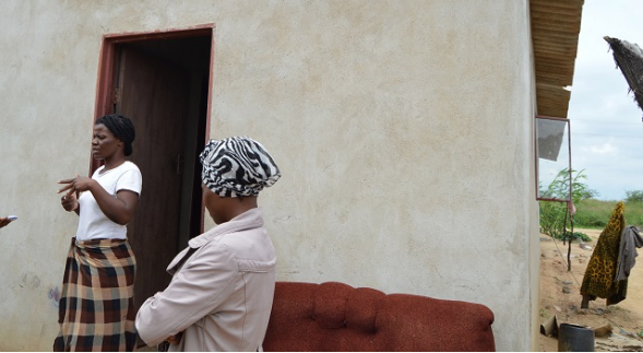 Mrs Sithabile Makombe (left) explains how her husband Maxwell Vhore died after a domestic scuffle at their house at Emthunzini suburb in Pumula South, Bulawayo