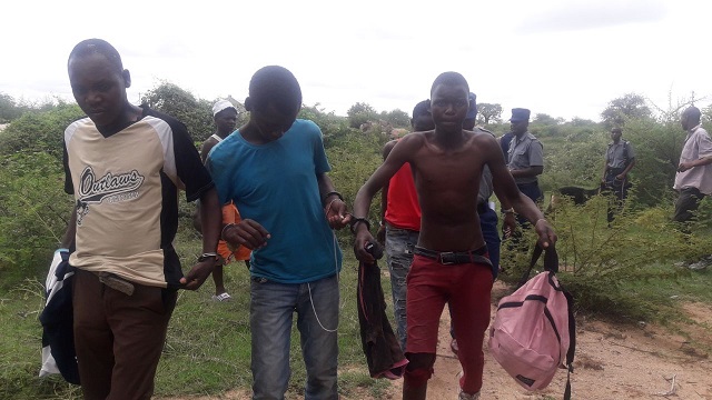 Four dangerous robbers armed with knives and machetes arrested