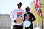 Eliud Kipchoge sets new marathon world record in Berlin Eliud Kipchoge and Vivian Cheruiyot pose with their trophies, following their first-place results
