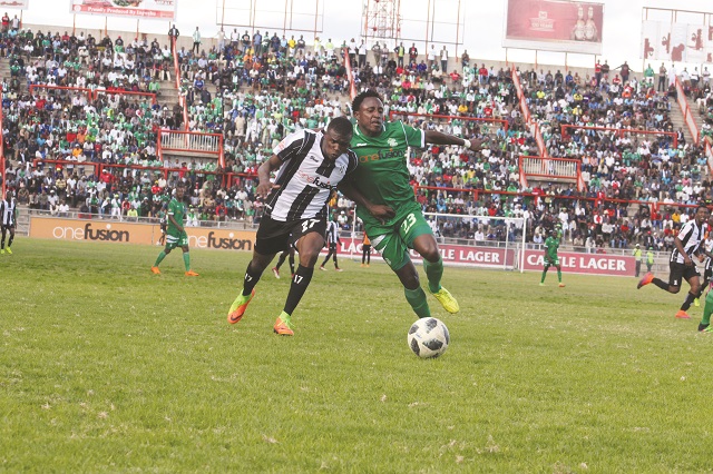 Highlanders’ Godfrey Makaruse battles with Carlton Munzabwa for possession