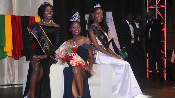 Miss Tourism Zimbabwe queen Tafadzwa Jaricha (centre) and her princesses Natalie Magondo (left) and Life Matunzeni