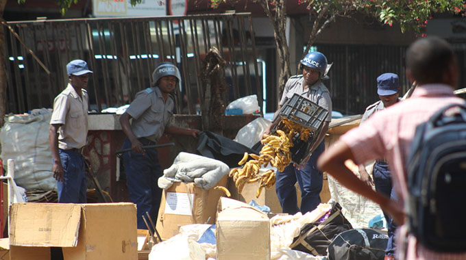 Police confiscate wares from vendors in the latest blitz on illegal vending on Harare’s streets