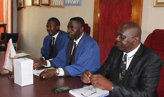 Chitungwiza Mayor Gift Tsverere (centre)