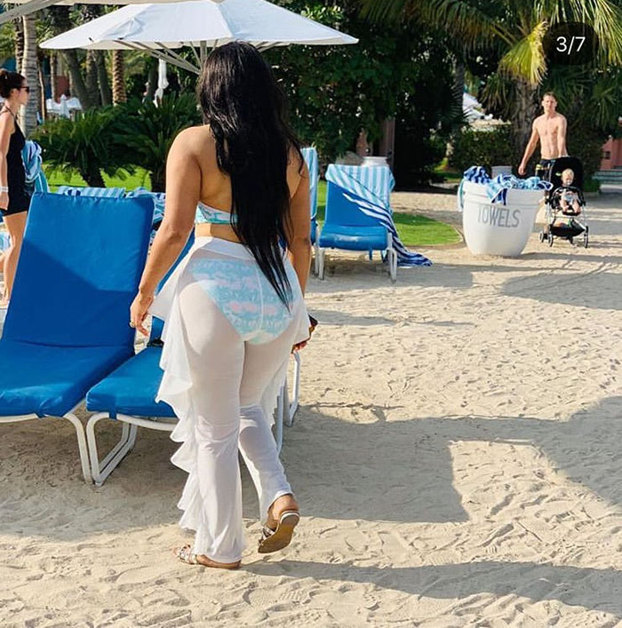 Stunning pictures from Elizabeth Tsvangirai, 42, which she posted on her Instagram page, have gone viral with many Zimbabweans commenting on her stunning beach body.
