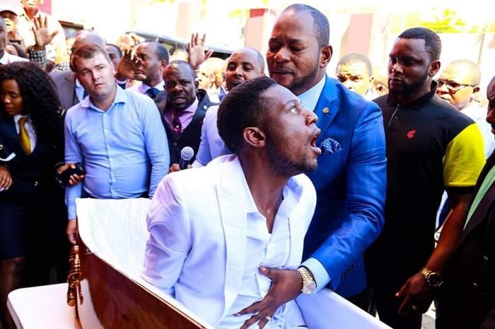 South Africa based prophet Alph Lukau might be trending over a viral video of him claiming to have raised a Zimbabwean man from the dead on Sunday, but the Funeral Parlour whose hearse was hired has rubbished the claims and is now taking legal action over the “malicious damage” to its image.