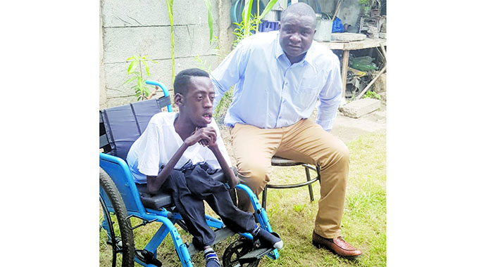 Tongai Gwaze (left), Killer Zivhu (right)