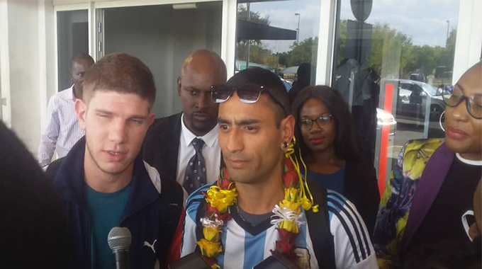 Former WBC silver champion Charles Manyuchi’s South American opponent, Pablo Ezequiel Acosta (Argentina) jets in ahead of the big night themed Restoration slated for the Harare International Conference Centre, next week Saturday.