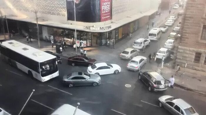 MOTORISTS drove the wrong way up Madiba Street and towards Church Square to avoid the traffic chaos in the CBD yesterday afternoon. (Picture: Ntando Makhubu)