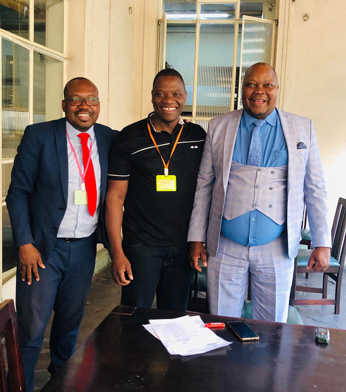 In the original picture Sikhala (right) was pictured with Hwange Central MP Daniel Molokele (left) and former Zengeza MP Tafadzwa Musekiwa (centre) who is now based in the United Kingdom.