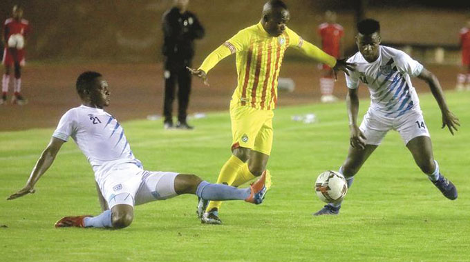 NO WAY OUT . . . Zimbabwe’s Khama Billiat (centre) tries to work his way past two Botswana defenders during their 2021 AFCON Group H qualifying opener which ended in a goalless draw at the National Sports Stadium. — Picture: Tawanda Mudimu
