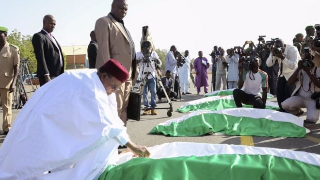 Niger President Mahamadou Issoufou received the bodies of the dead soldiers on Friday