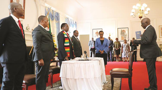 President Mnangagwa swears in retired Justice Simbi Mubako (right) to chair the tribunal set up to inquire into Justice Francis Bere’s conduct. Looking on is Vice President Constantino Chiwenga (second left), Justice Minister Ziyambi Ziyambi (left) and Chief Secretary to the President and Cabinet Dr Misheck Sibanda (fourth left) at State House in Harare yesterday. — Picture: John Manzongo